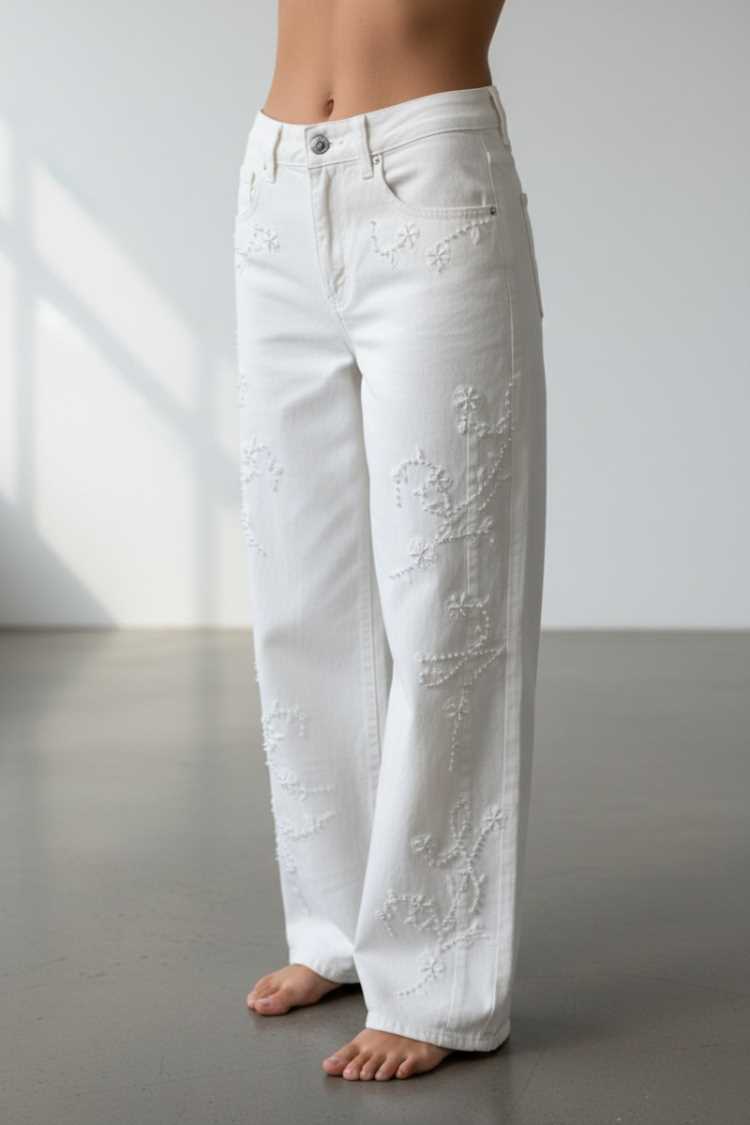 Jeans con ricamo