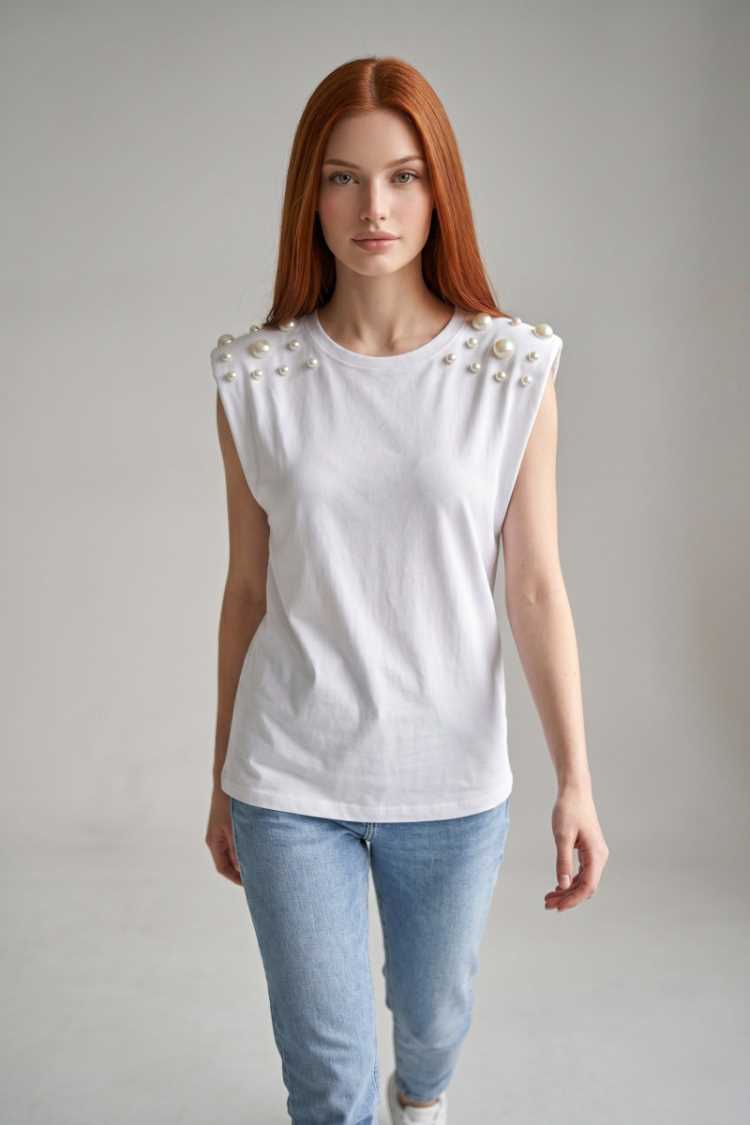 T-shirt con borchie