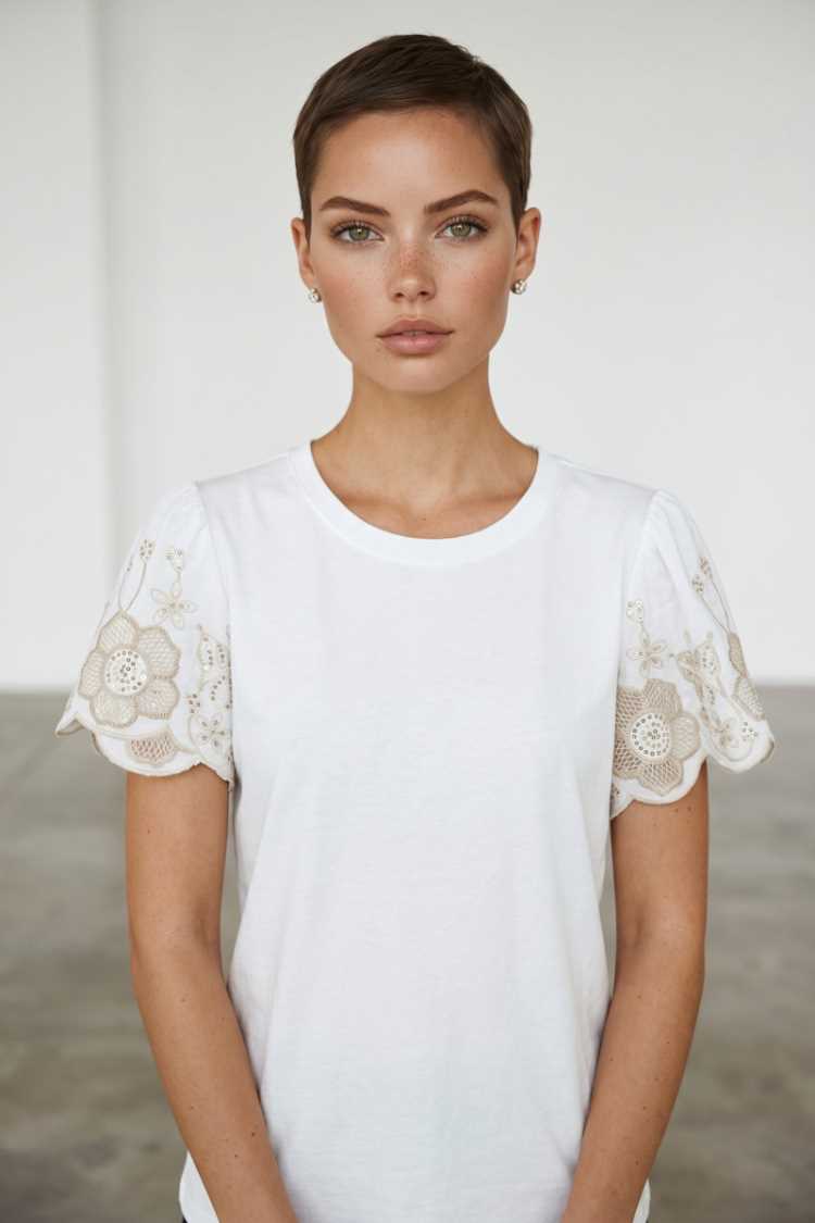 t-shirt con ricamo