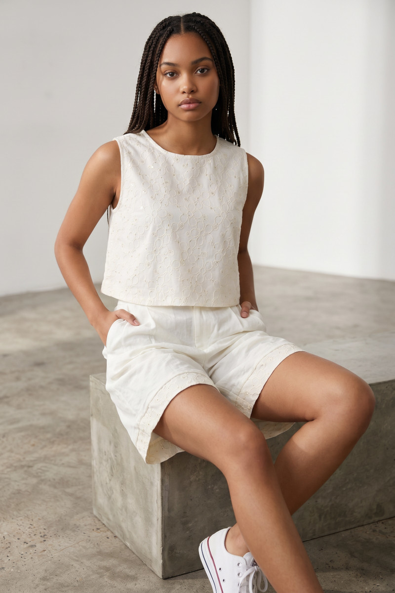 ABBIGLIAMENTO - Canotta in cotone ricamata