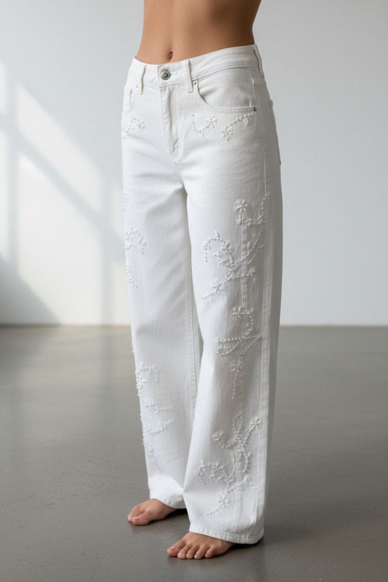 ABBIGLIAMENTO - Jeans con ricamo