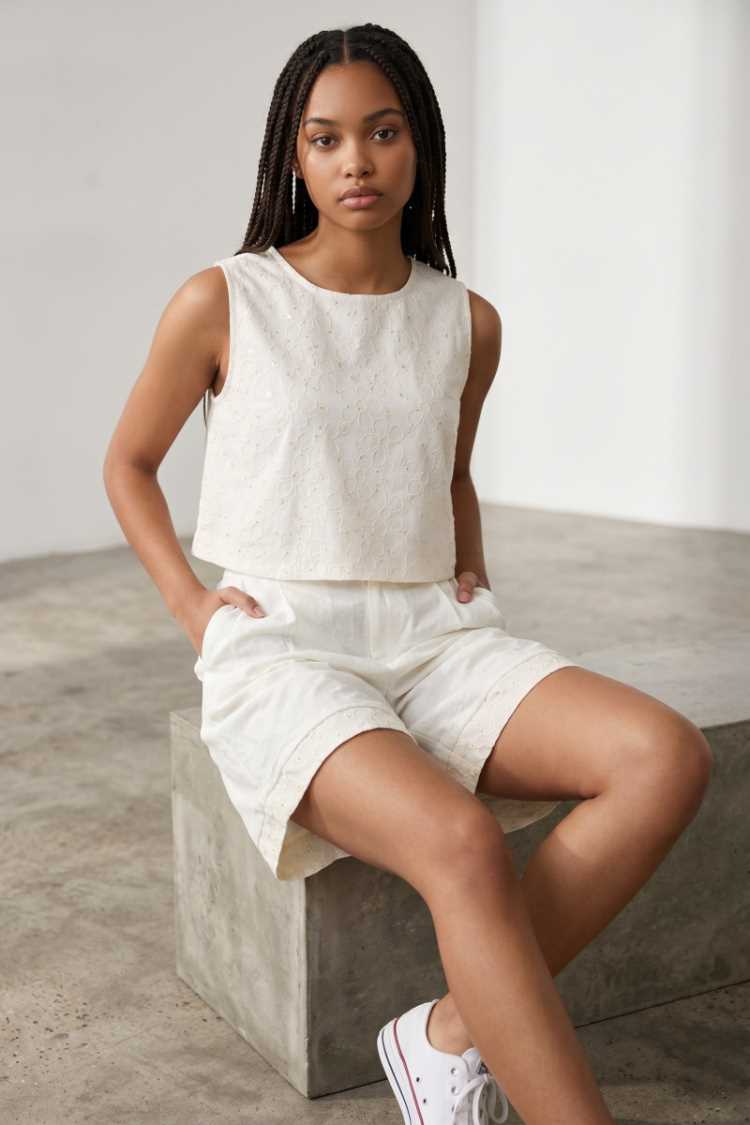 Canotta in cotone ricamata