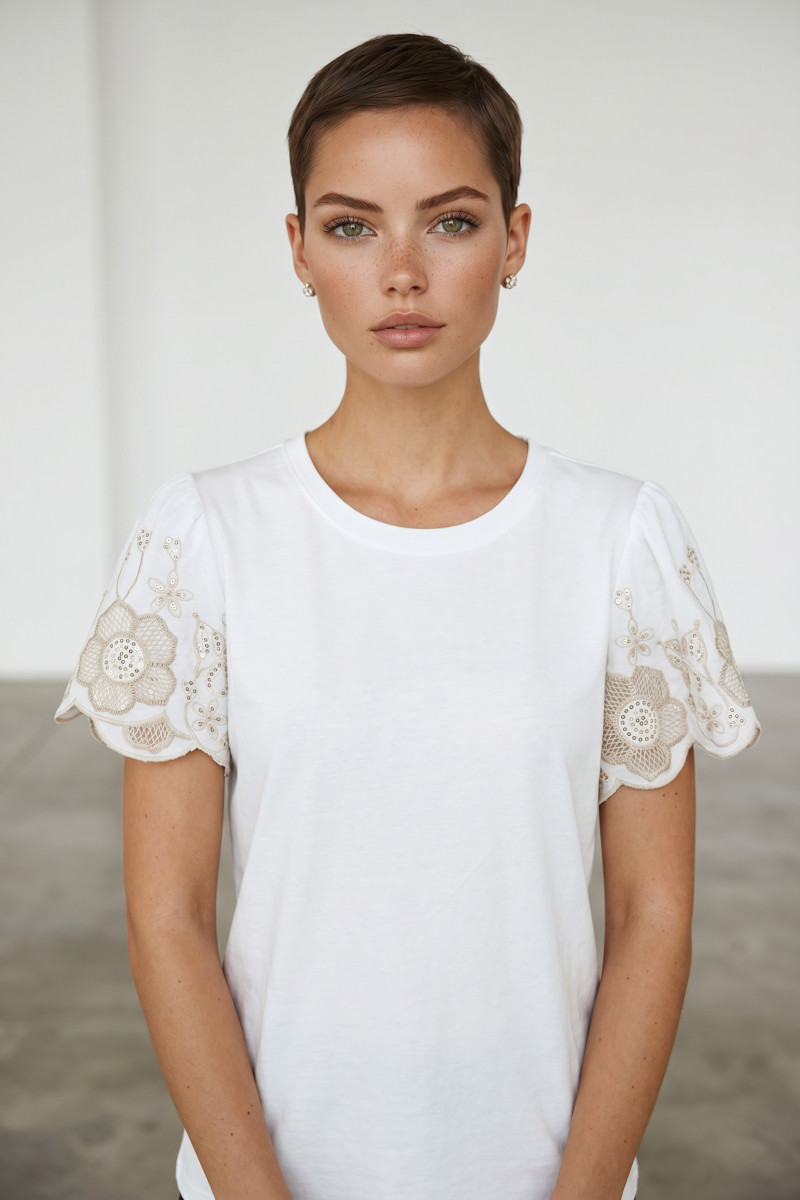 ABBIGLIAMENTO - t-shirt con ricamo